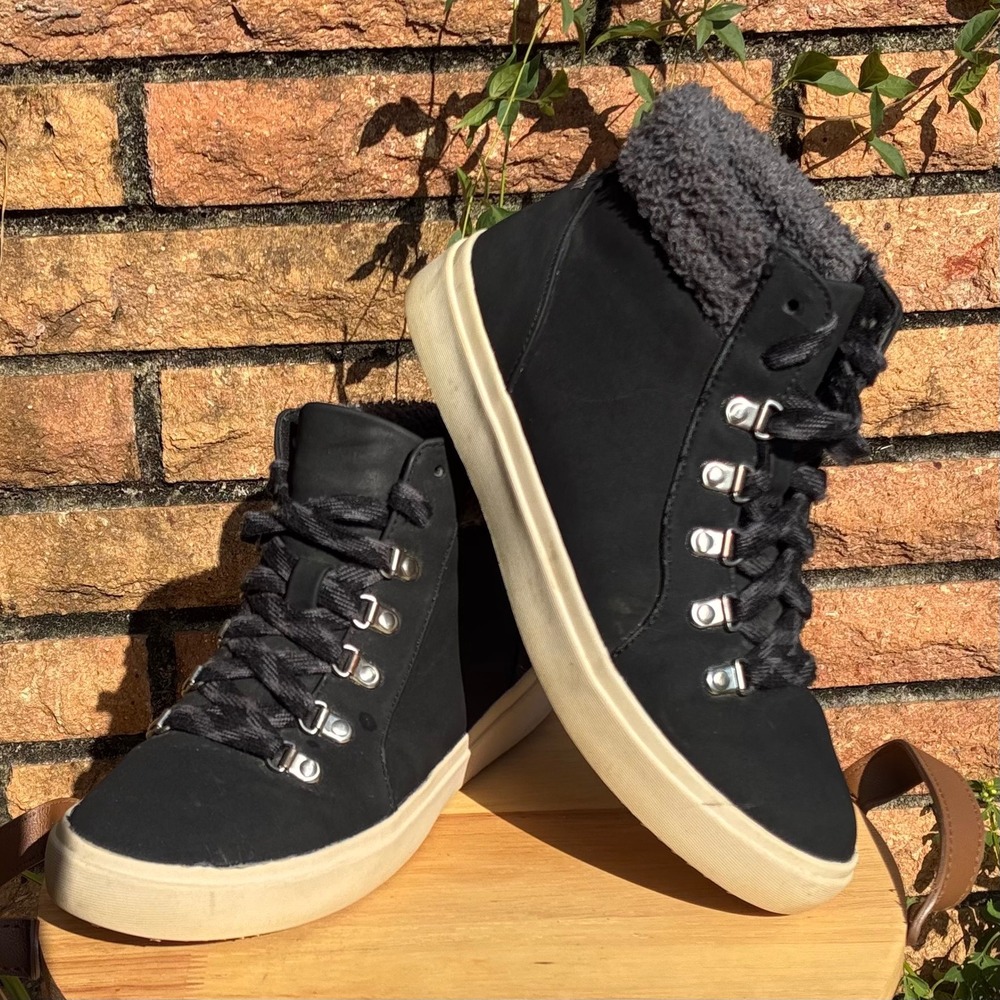 Dr. Scholl's Oh Wander High Top Sneaker 7.5M Black Faux Fur Lace Up Bootie
